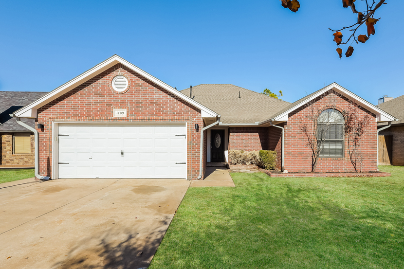 1409 Chimney Hill Rd Yukon, OK 73099
